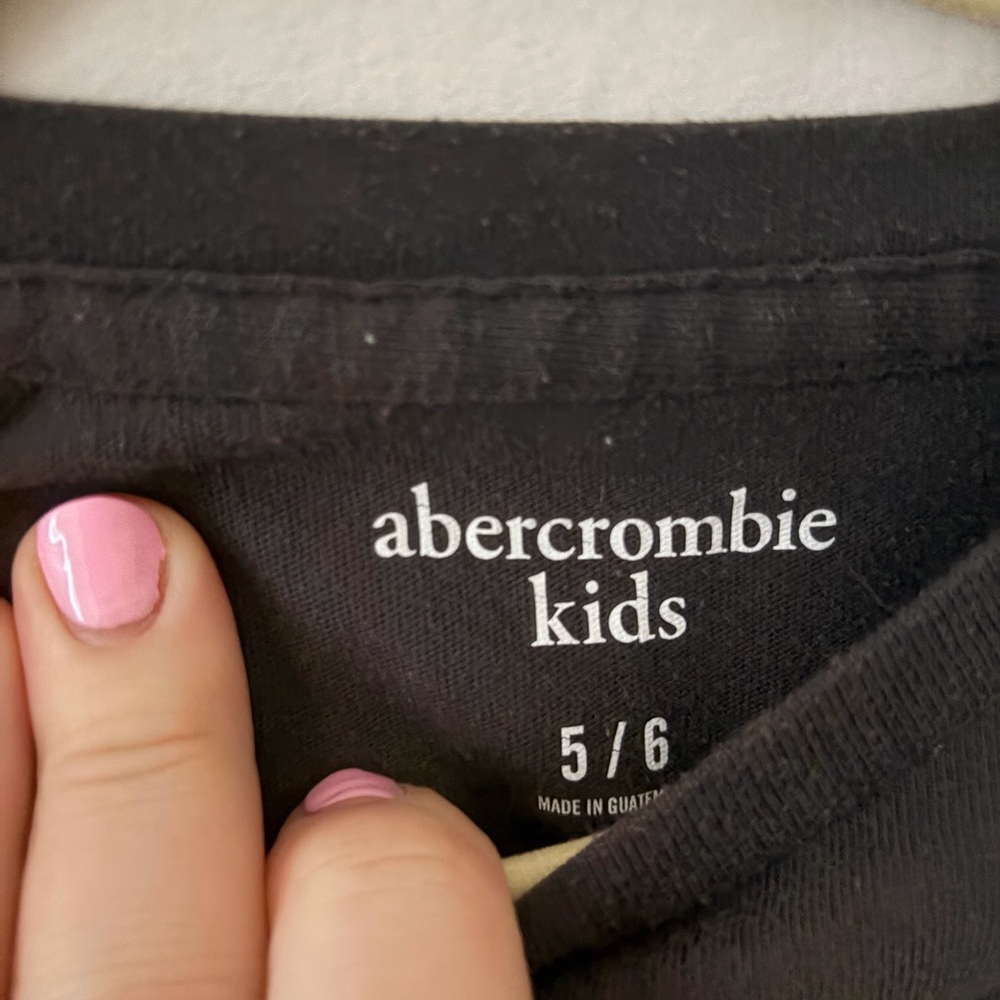 Abercrombie Jurassic Park Kids T-Shirt - Black size 5/6 - Picture 3 of 4